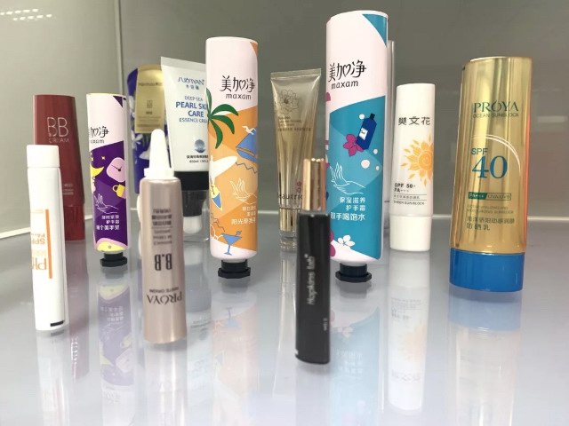 �ջ����ϰ��b