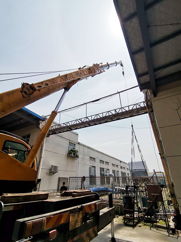 集中式工業(yè)溫蒂控制系統(tǒng)吊裝過程圖2